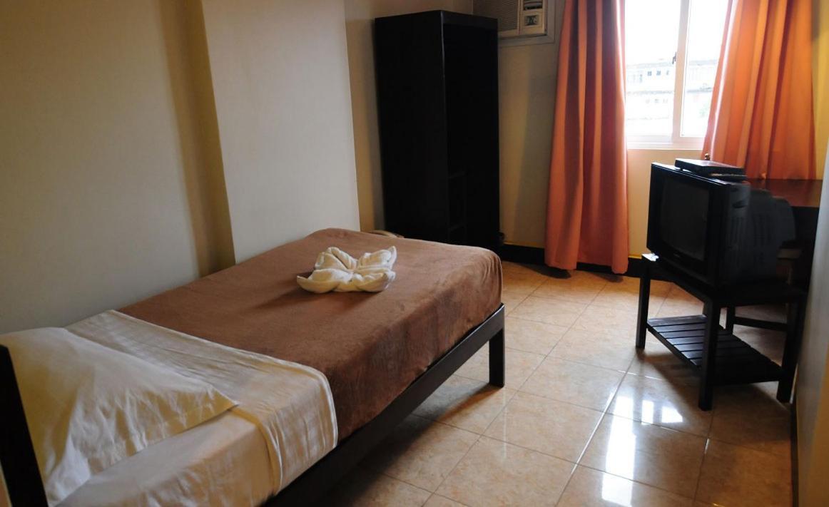 Negrense Suites Bacolod Buitenkant foto
